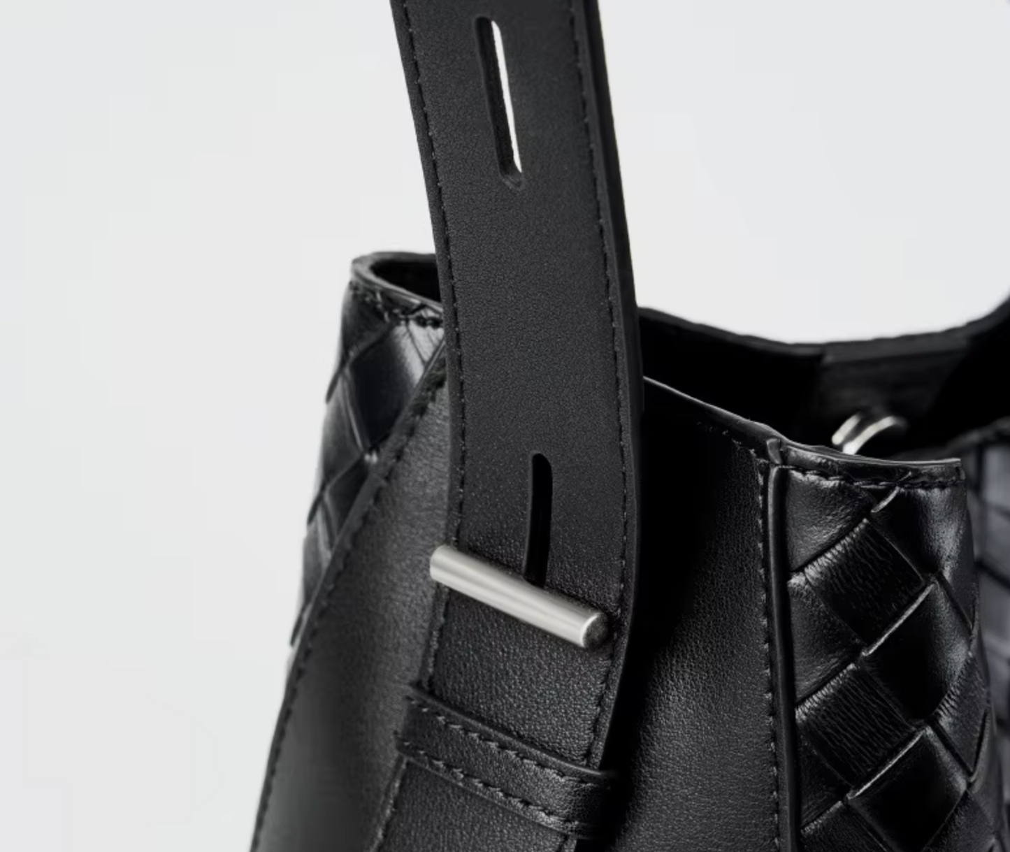 Caroline Black Crossbody Bag in 100% Genuine Leather